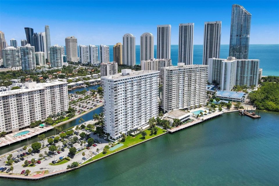 Buy a Component of Haven: Own a Penthouse in Miami Beach post thumbnail image